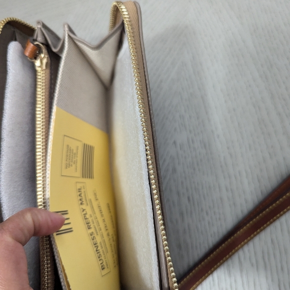 DOONEY AND BOURKE LARGE WALLET - Picture 9 of 11